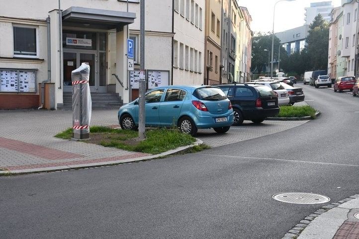 V Doudlevcích se rozšíří zóny placeného parkování. Fotografie: R. Žáková 251009_parkovaci_zona_doudlevecka_01