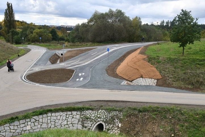 Cyklostezka z Plzně do Chrástu je dokončená. Fotografie: R. Žáková 251010_cyklostezka_chrast_01