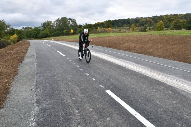 Cyklostezka z Plzně do Chrástu je dokončená. Fotografie: R. Žáková 251010_cyklostezka_chrast_04