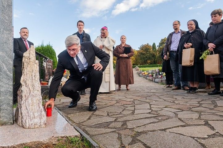 Představení projektu Hroby v dáli. Fotografie: M. Chaloupka 251014_hroby_v_dali_03