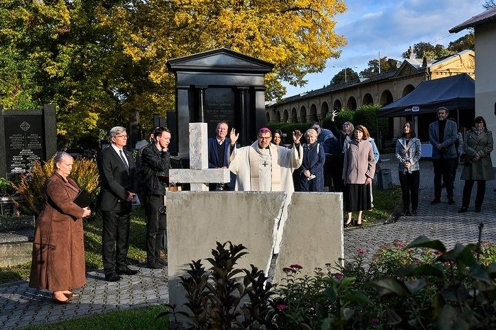 Představení projektu Hroby v dáli. Fotografie: M. Chaloupka 251014_hroby_v_dali_04