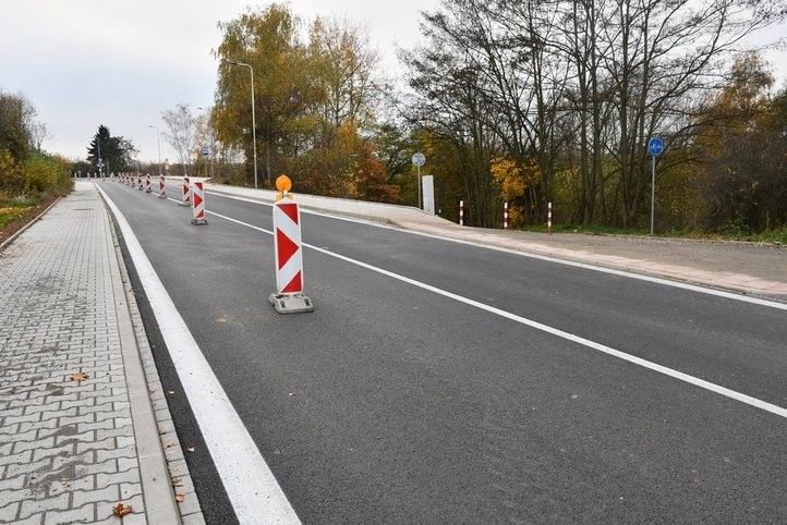 Nová okružní křižovatka u Škodalandu. Fotografie: R. Žáková 251107_krizovatka_litice_01