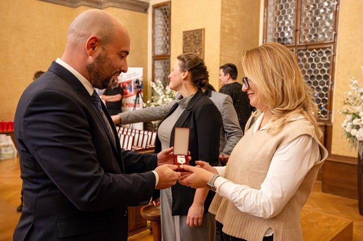 Ceremoniál na plzeňské radnici (fotografie: R. Muchka) 251120_Janskeho_plakety_2