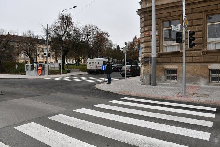 Na Husovo náměstí se vrací provoz. Fotografie: R. Žáková 251204_husovo_namesti_03