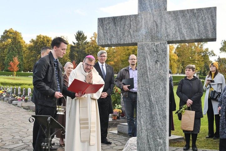 Zdroj fotografií: Správa hřbitovů a krematoria města Plzně 251210_Hrbitov_1