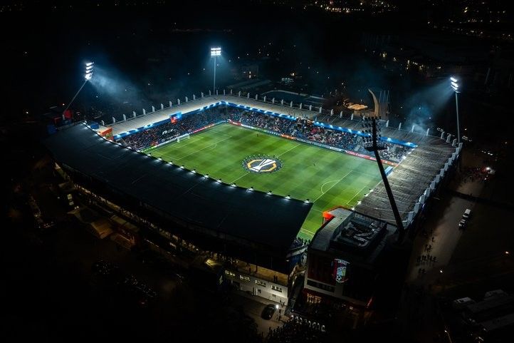 Fanoušci nahlédnou na stadion FC Viktoria Plzeň. Fotografie: archiv Plzeň - TURISMUS 260731_Prohlídky_FC_Viktoria