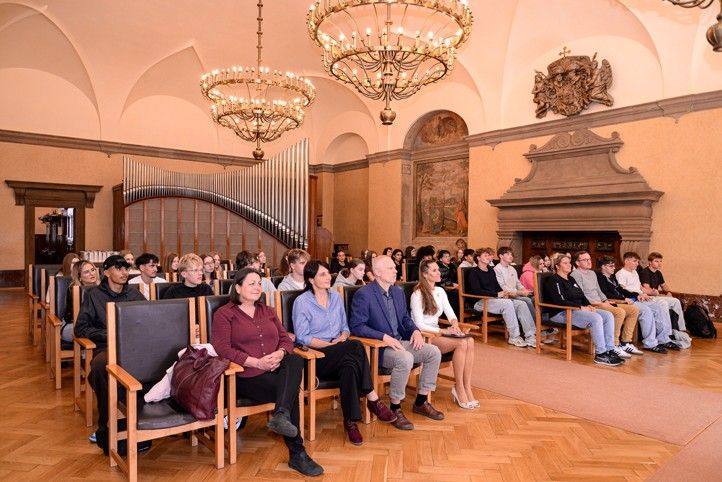 Přijetí na plzeňské radnici (fotografie: M. Pecuch) 260923_Prijeti_obchodni_akademie_1