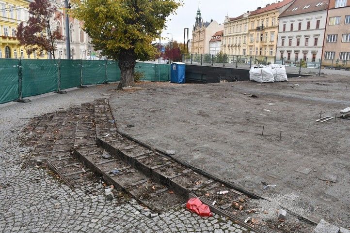 Rekonstrukce teras (fotografie: R. Žáková) 261030_Terasy_divadlo_1